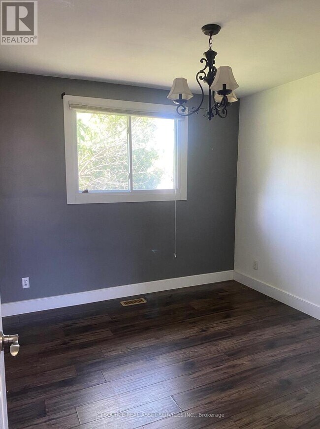 Photo - 2972 Grandview St