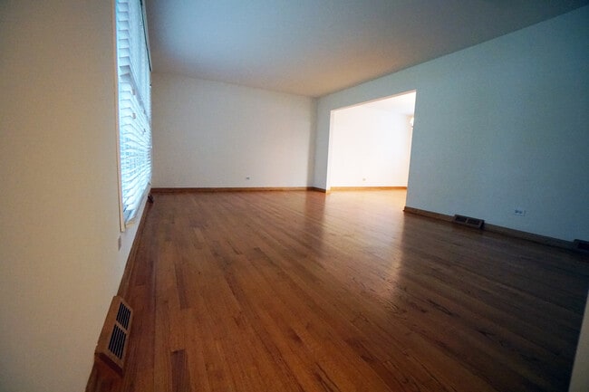 Photo - 6S546 Sussex Rd