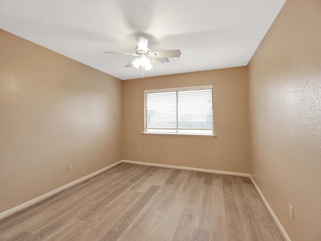 Building Photo - 16423 Ash Point Ln