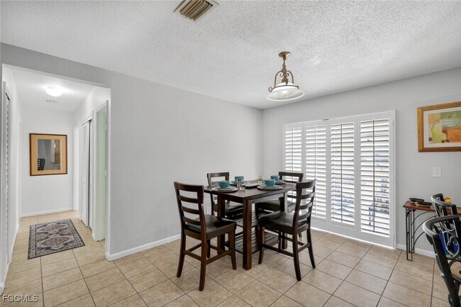 Photo - 211 S Lake Dr