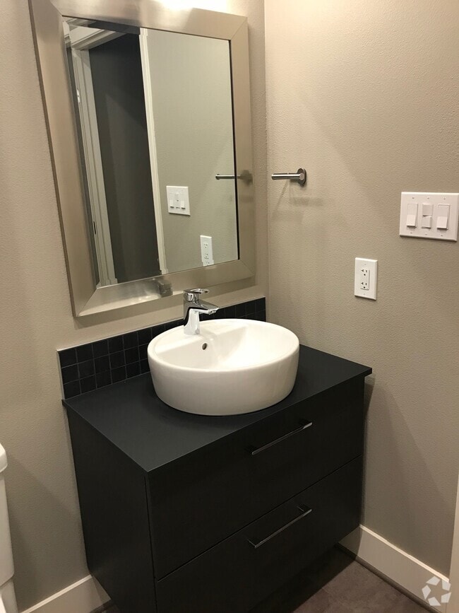 Building Photo - 414 Kirman Ave. Unit B Rental