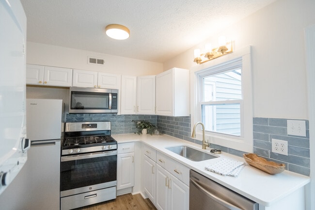 Building Photo - 3501 Fort Ave Unit 27 Rental