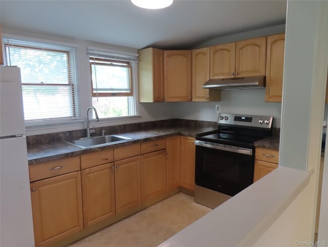 Photo - 120 Cerny Pl