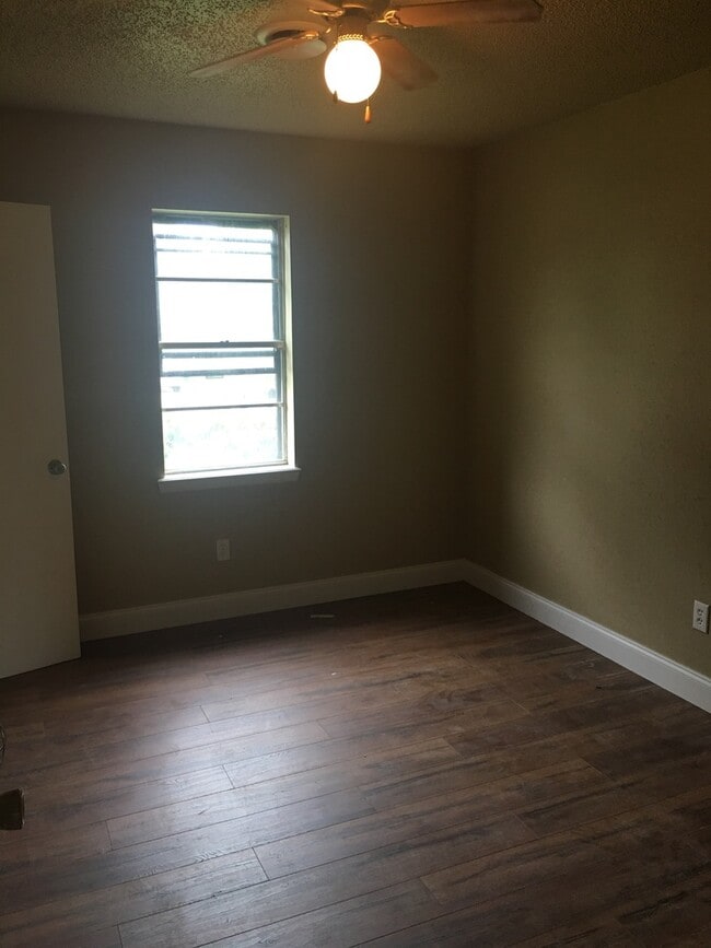 Photo - 1011 N STREERT