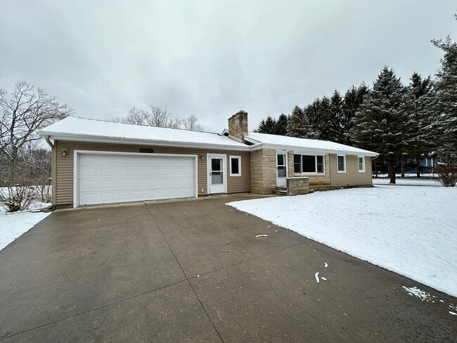Building Photo - 3 Bedroom Home with Large Yard – Western Schools