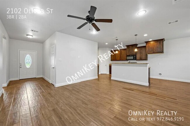 Photo - 2102 Oliver St