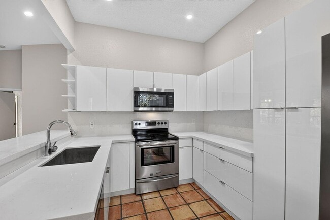 5451 Verona Dr Unit N