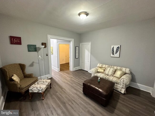 Photo - 242 Grant St