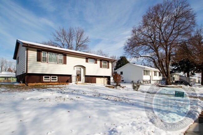 Photo - Spacious 3Bed/ 1Bath Home