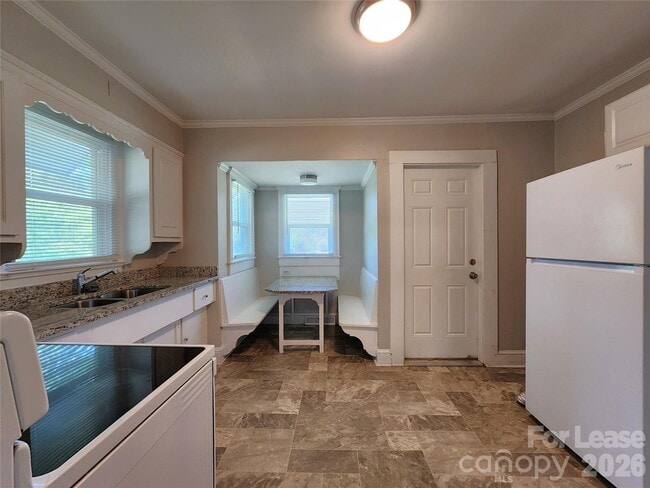 Photo - 12 Woodsdale Pl SE