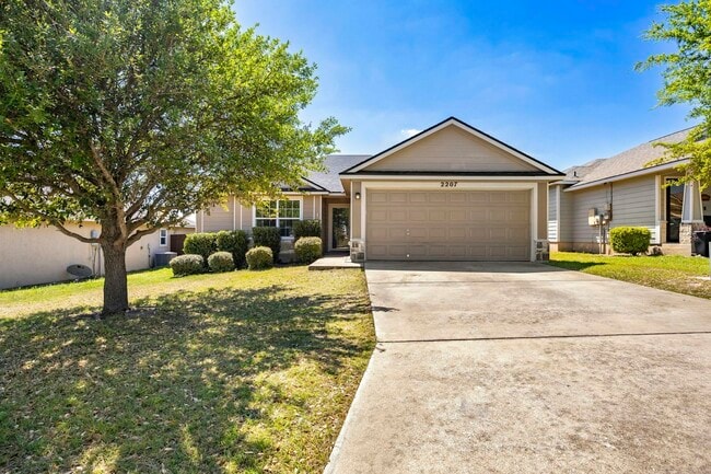 Building Photo - 2207 Stoneham Ct