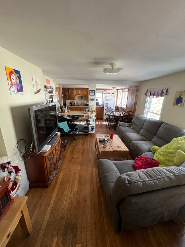 Building Photo - 28A Cherry St Unit 2 Rental
