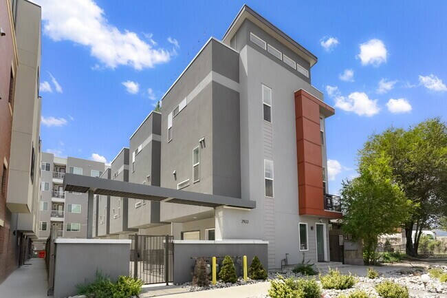 Building Photo - 2922 W 26th Ave Unit 2 Rental
