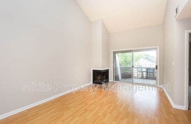 Photo - 2555 Stockbridge Dr