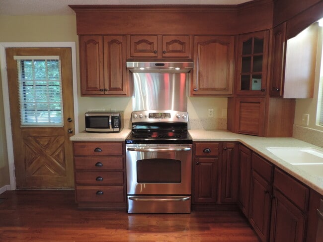 Photo - 404 Wintergreen Dr