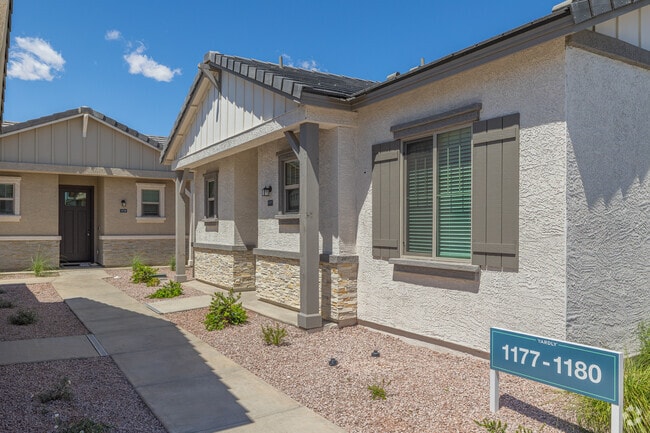 Photo - Yardly Paradisi