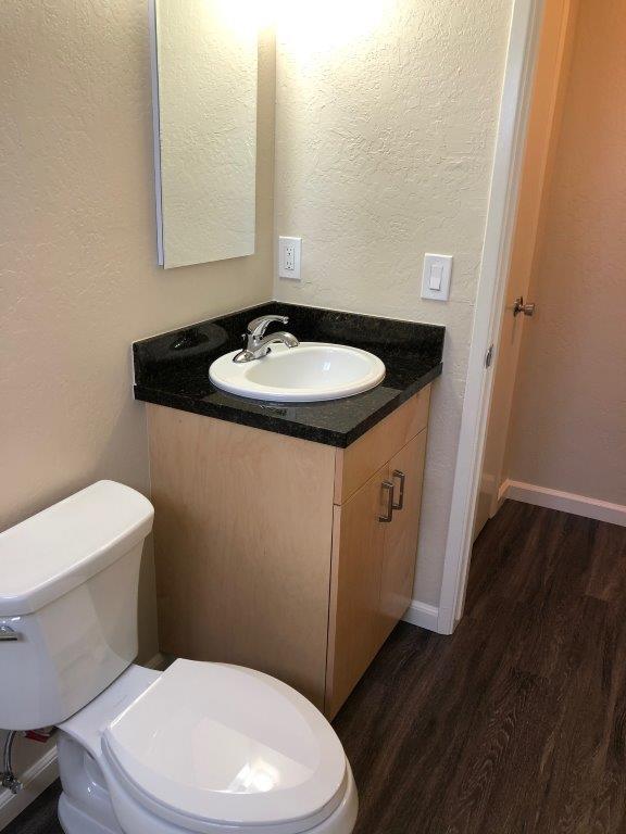 Vista del baño 2 - The Shangri La Apartments