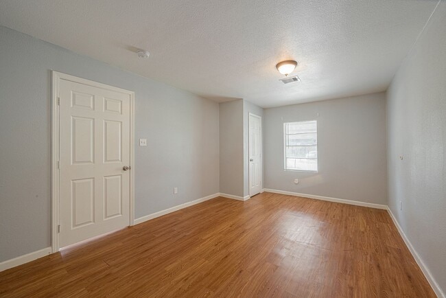 Photo - Affordable and Spacious 4-Bedroom, 2-Bath Convenient South Houston Home Near Medical Center & Cit...