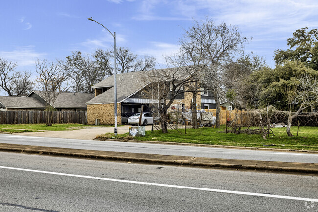 Building Photo - 5201 S Pleasant Valley Rd Unit A Rental