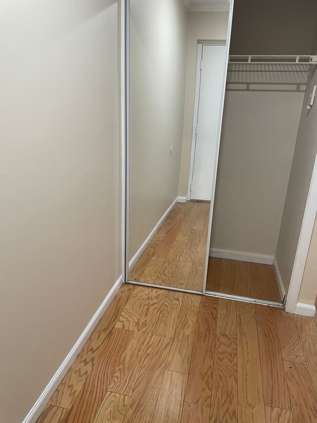 Entrada - 18308 Streamside Drive Unidad 103