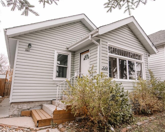 Photo - 2061 Queen St