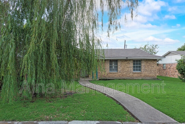 Photo - 2529 Belhaven Dr