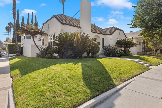 Photo - 9000 Ashcroft Ave