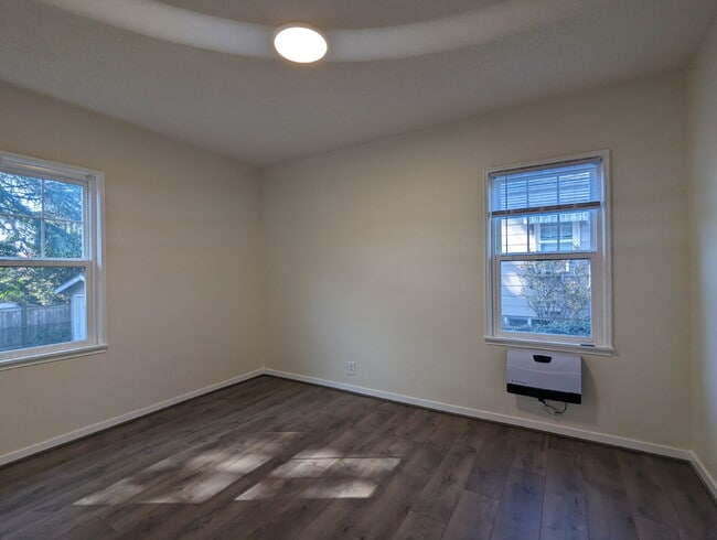 "Charming 3-Bedroom Duplex with Granite Touches & Gleaming Hardwood Floors in Seattle's Vibrant B...