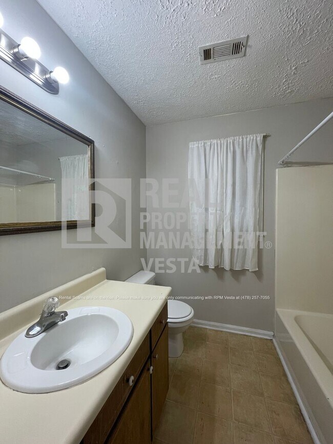 Two Bedroom North Macon Townhouse House Rental in Macon, GA