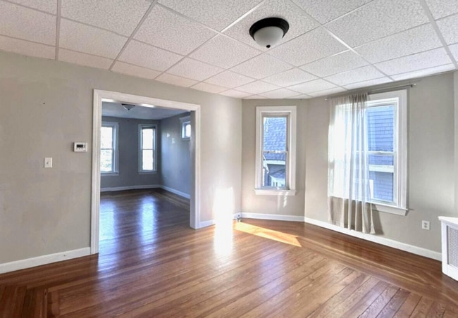 Building Photo - 14 Dow St Unit 2 Rental