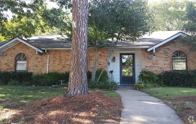 Building Photo - 305 Colonel Dr Rental
