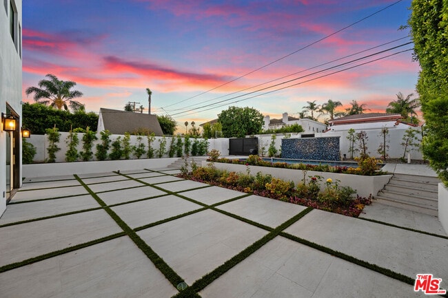 Photo - 213 N Palm Dr