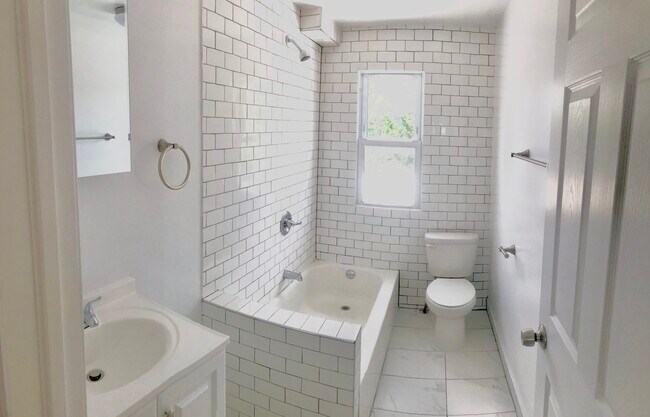 318 Ellis Ave Unit 3