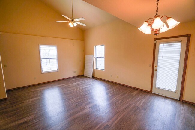 Photo - Must see 2 bed, 2 bath duplex near the University of Oklahoma