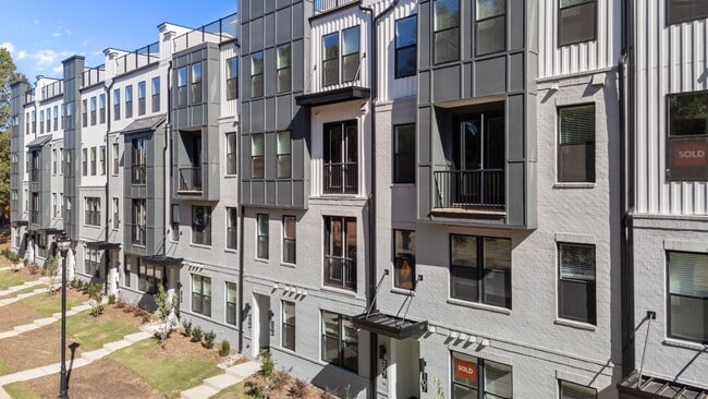 Building Photo - Gorgeous New Construction!  Updated Kitche...