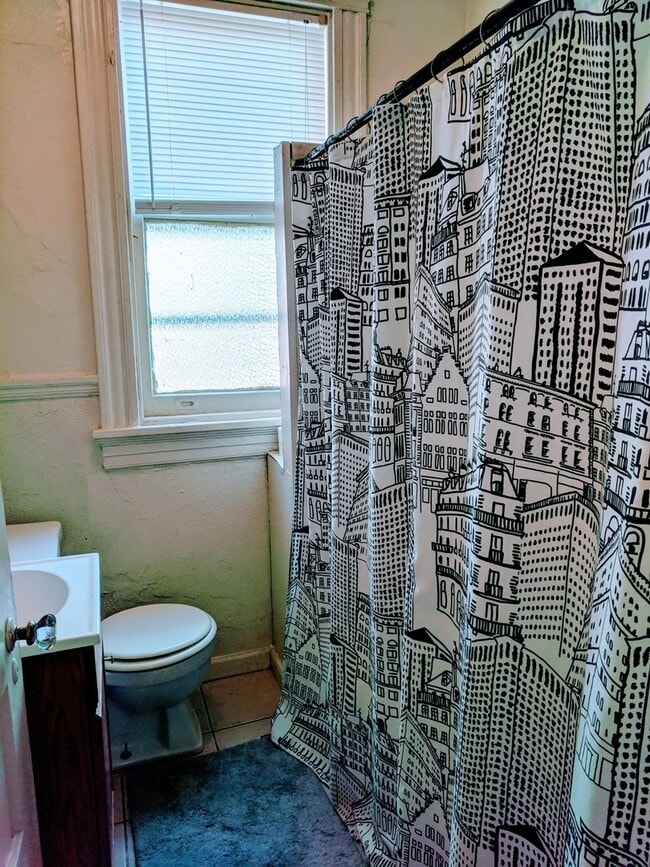 Photo - 1612 Floyd Ave Unit Apt. B