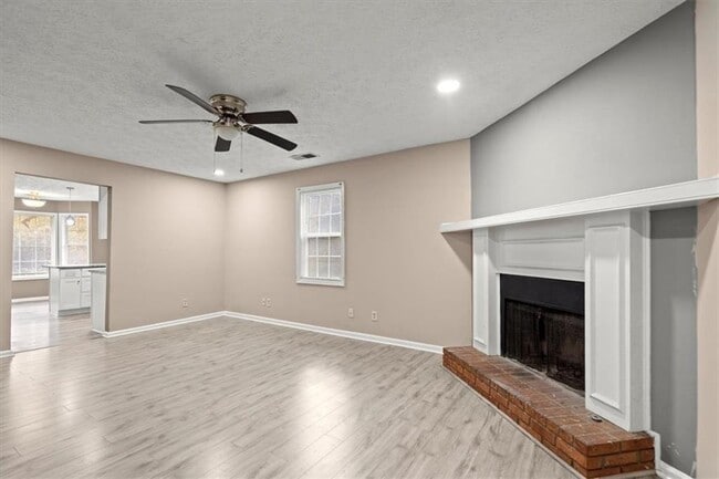 Photo - 326 Farm Pl Ct NE