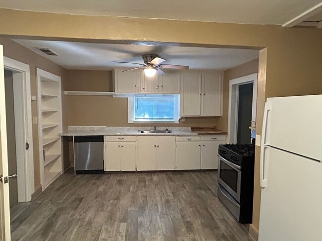 Photo - 4 bedroom 2 bath next to Chico State with ...