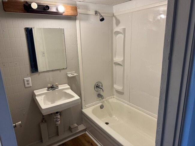 Photo - 410 Bowen Ave