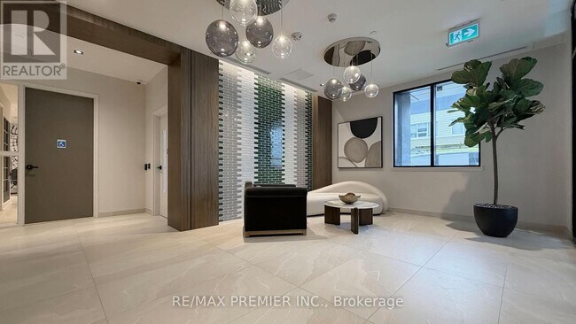 Photo - 758 Dovercourt Rd