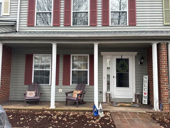 3 Bed, 2 Bath Townhouse - 3 Bed, 2 Bath Townhouse