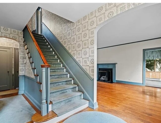 Photo - 4 bedroom in Old Irving Park!!