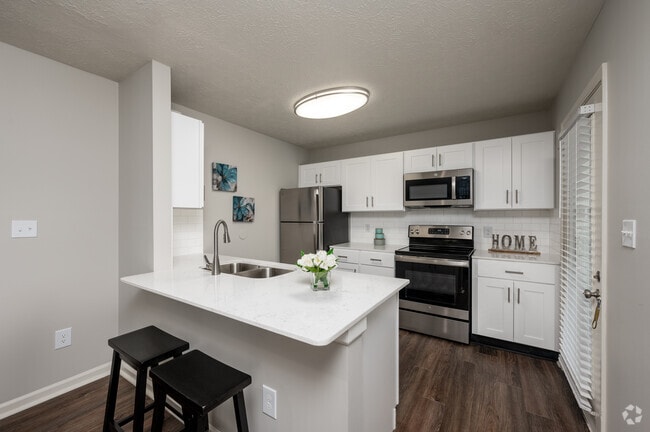 2BR, 2BA - 1,003SF - Kitchen