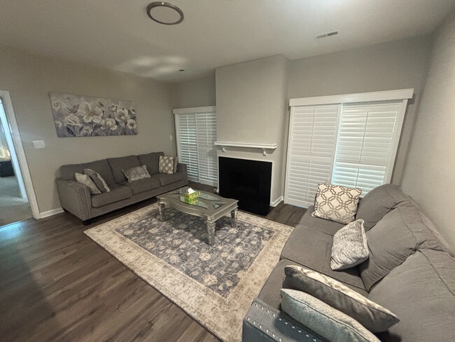 Photo - Room in Condo on Winterpointe Ln