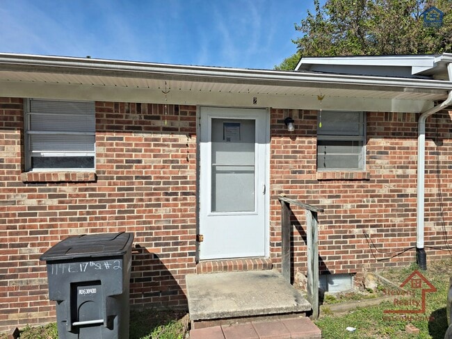 Building Photo - 114 E 17th St Rental