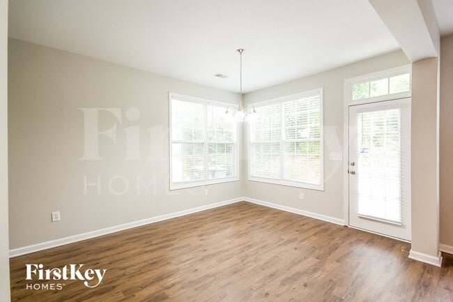 Photo - 5779 Chatham Cir NW