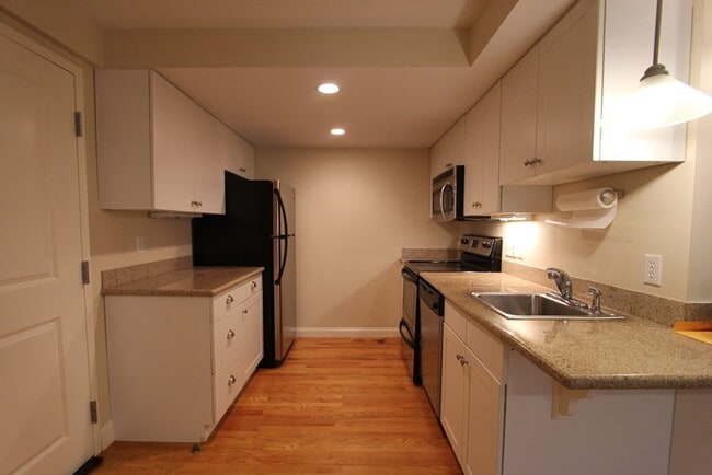 Building Photo - 317 St Paul St Unit 4