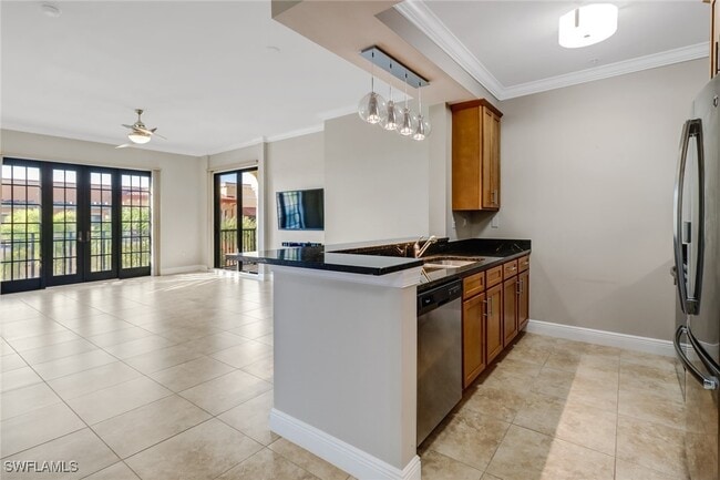 Building Photo - 23191 Fashion Dr Unit 205