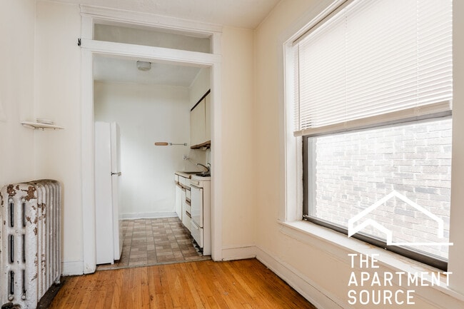 Photo - 512 W Cornelia Ave Unit 302