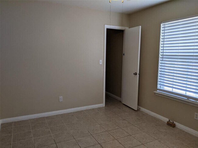 Photo - 1912 Alex Ave